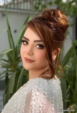 آذر حسنی