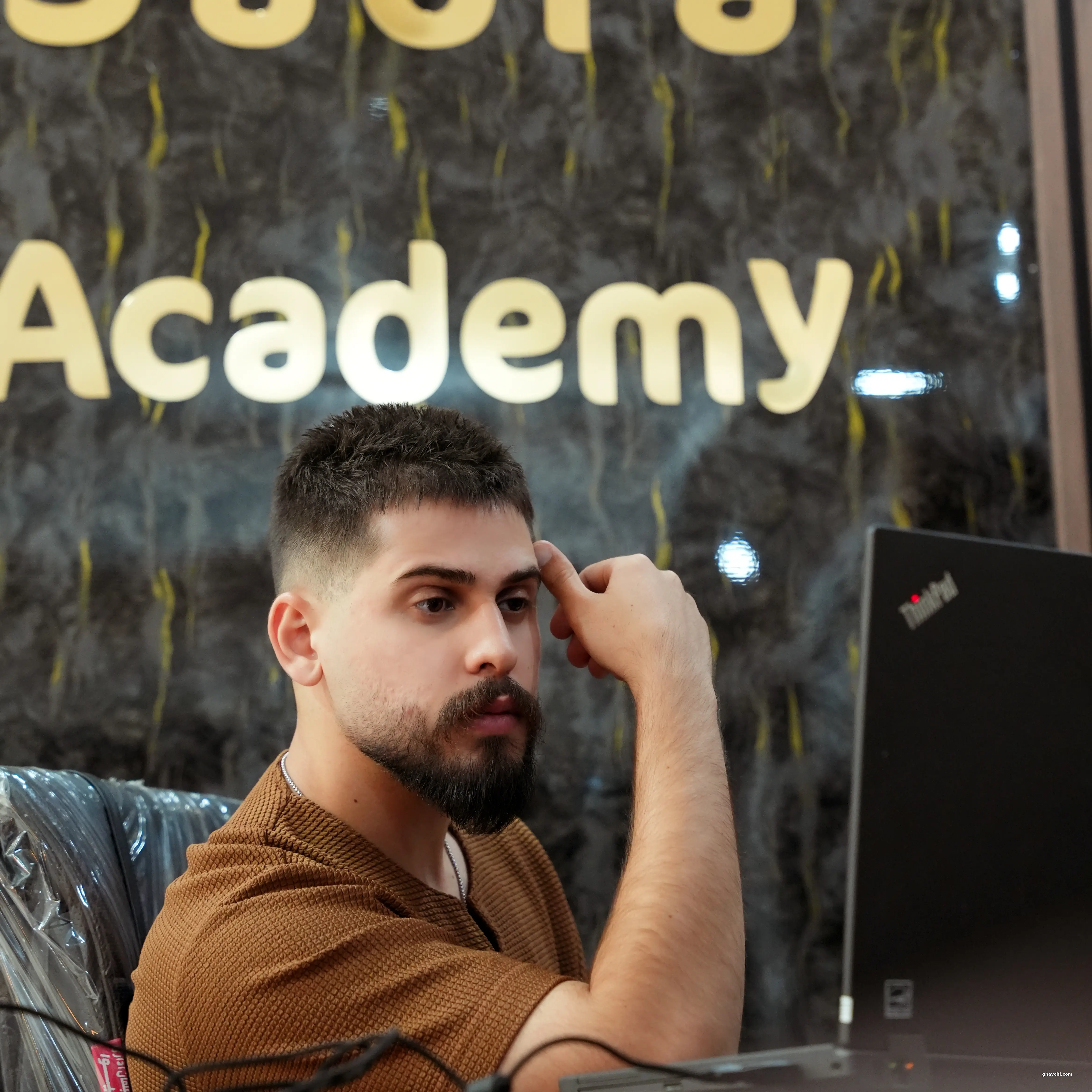 آرایشگر آرام حسن زاده