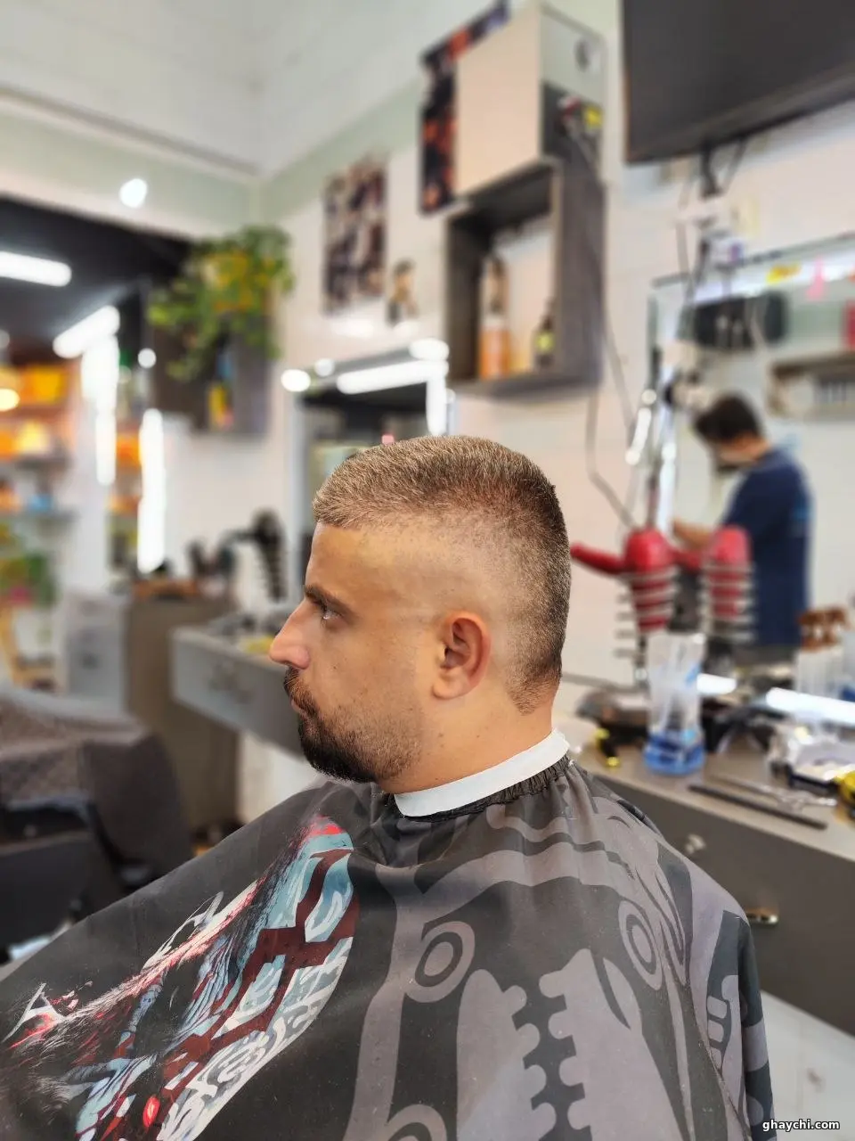 آرایشگر دانیال فرشته
