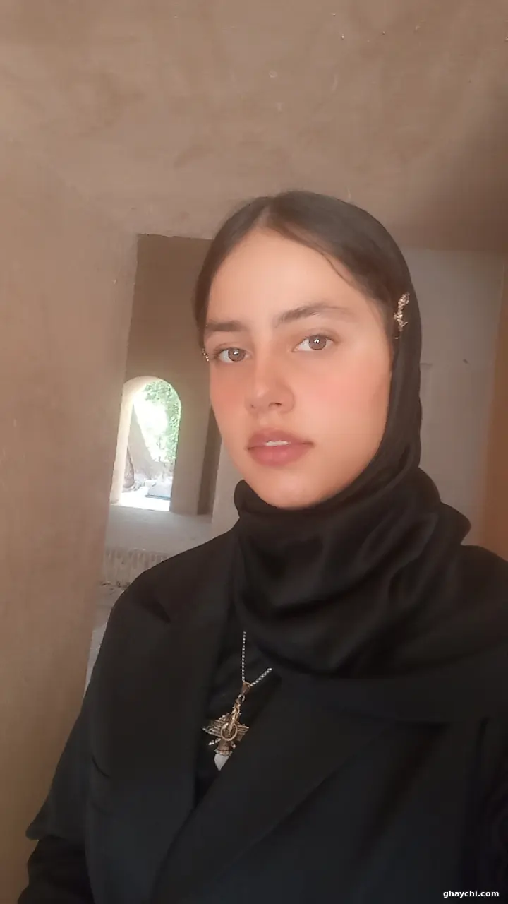 آرایشگر نازنین ابوئی
