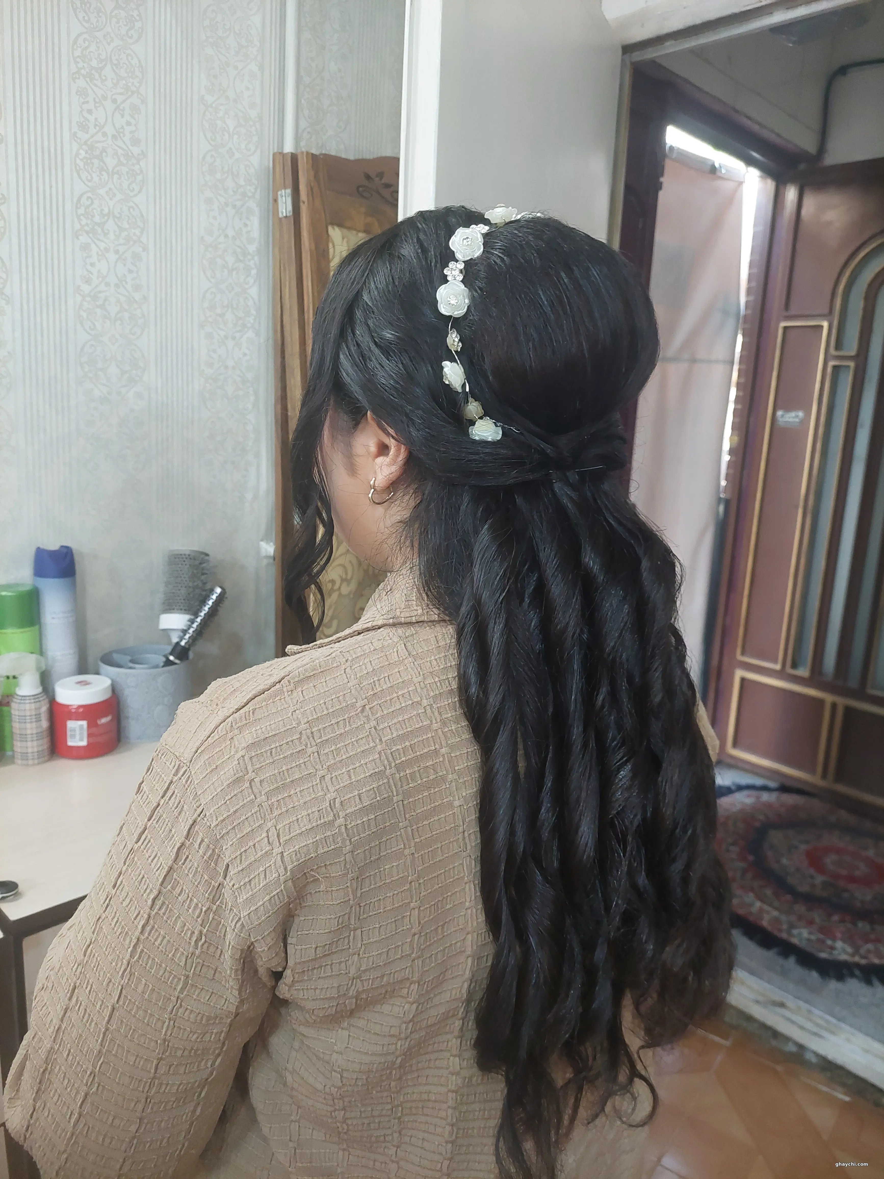 آرایشگر منیره اسدی
