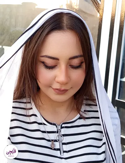 آرایشگر زیبا خشمان